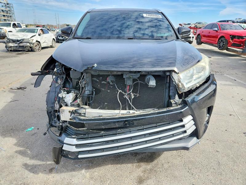 Photo 5 from auction – 2017 TOYOTA HIGHLANDER with VIN 5TDJZRFH9HS512926