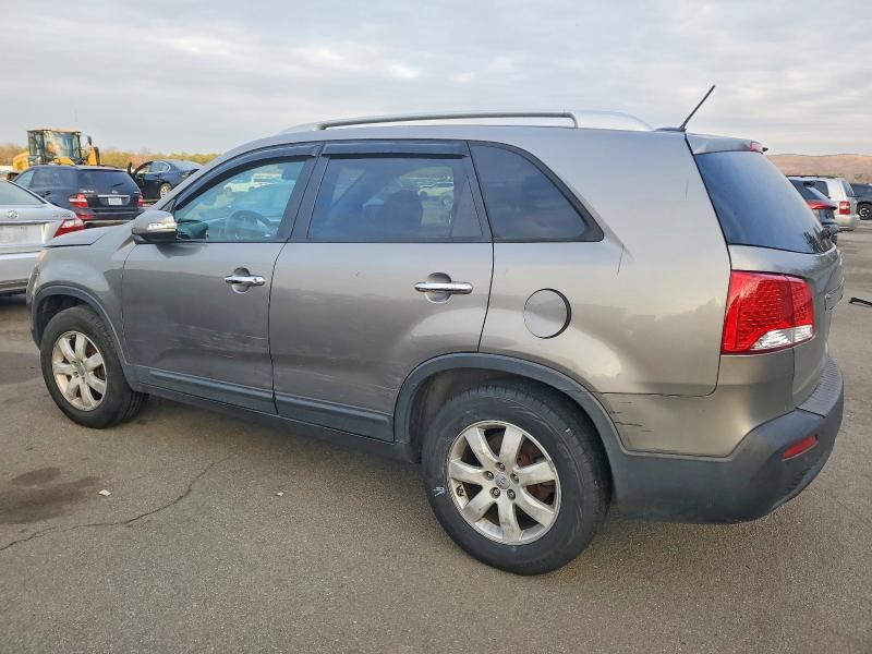 Photo 2 from auction – 2013 KIA SORENTO LX with VIN 5XYKT4A69DG382734
