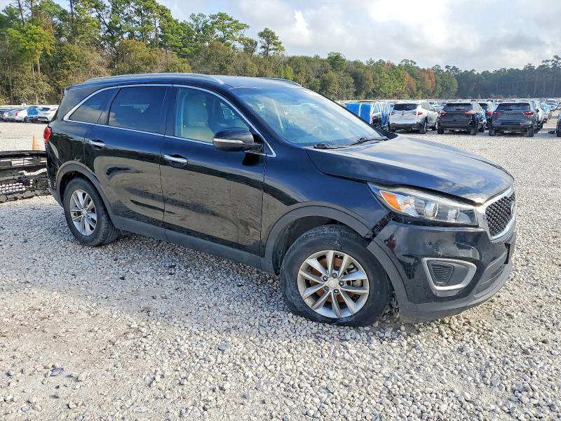 Photo 4 from auction – 2016 KIA SORENTO LX with VIN 5XYPG4A37GG027551