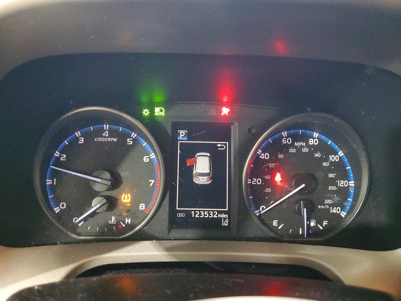 Photo 9 from auction – 2018 TOYOTA RAV4 LE with VIN 2T3ZFREV5JW464414