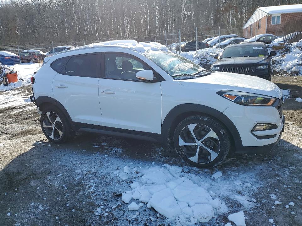Photo 4 from auction – 2016 HYUNDAI TUCSON with VIN KM8J33A22GU263411