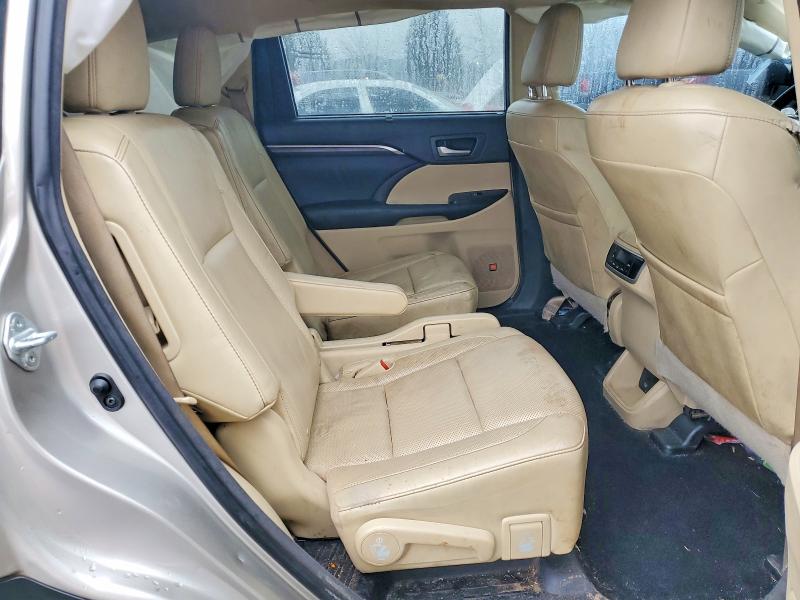 Photo 11 from auction – 2016 TOYOTA HIGHLANDER with VIN 5TDYKRFH3GS123653