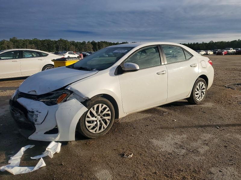 TOYOTA COROLLA 2018 with VIN 5YFBURHE1JP800752 - Photo from auction