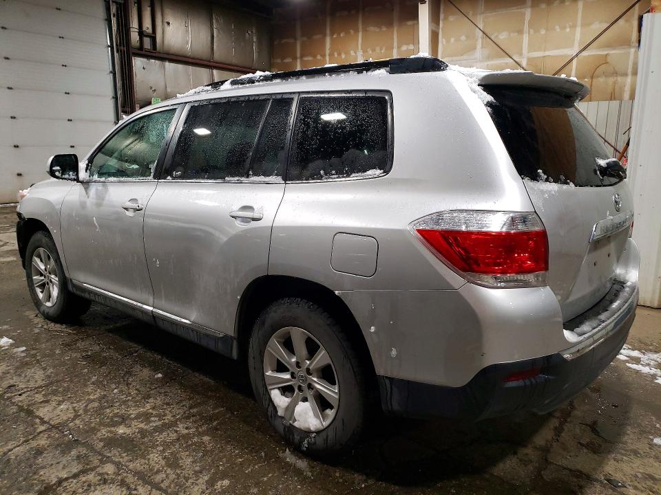 Снимка 2 от търг – 2011 TOYOTA HIGHLANDER с VIN 5TDBK3EH1BS044558
