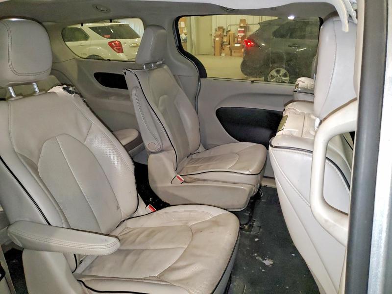 Photo 11 from auction – 2018 CHRYSLER PACIFICA H with VIN 2C4RC1N77JR365843
