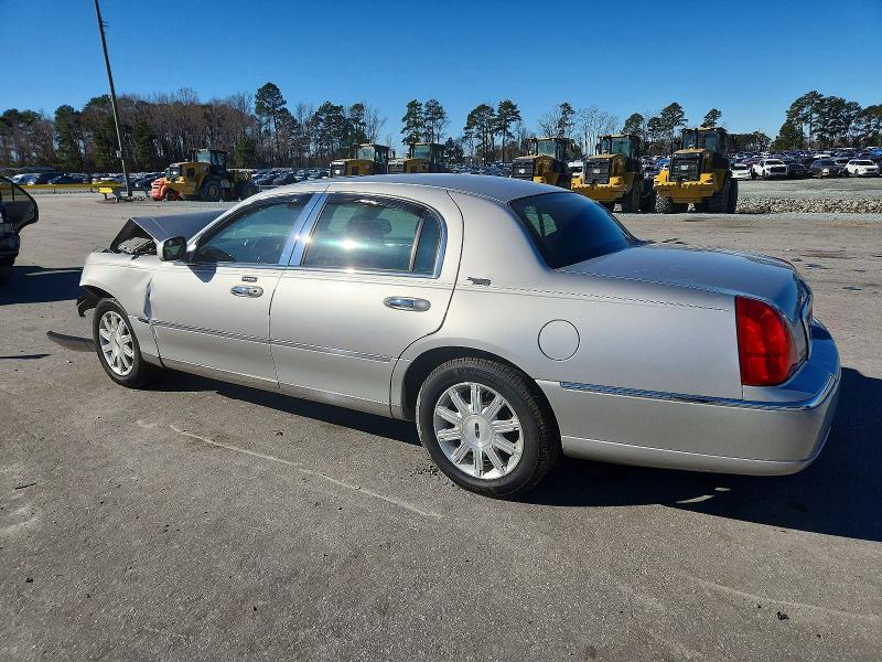 Photo 2 from auction – 2009 LINCOLN TOWN CAR S with VIN 2LNHM82V19X618050