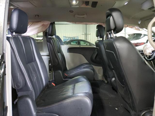 Photo 11 from auction – 2015 CHRYSLER TOWN & COU with VIN 2C4RC1BG4FR505634