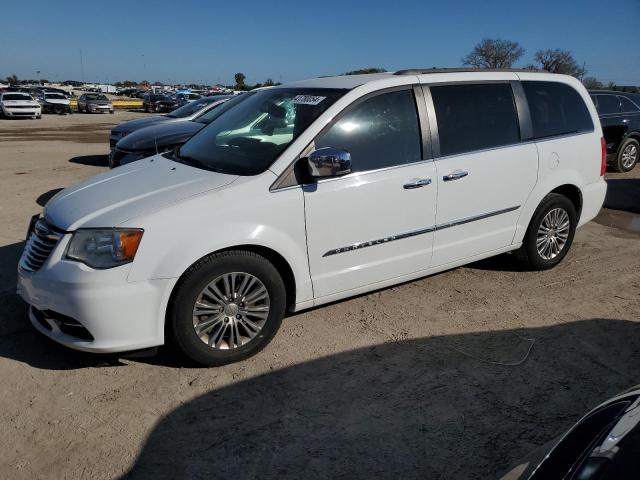 CHRYSLER TOWN & COU 2015 with VIN 2C4RC1CG7FR513614 - Photo from auction