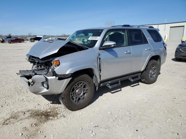 TOYOTA 4RUNNER SR 2018 with VIN JTEBU5JR5J5500372 - Photo from auction