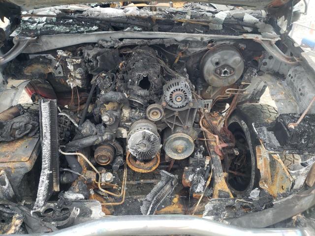 Photo 11 from auction – 2002 CHEVROLET AVALANCHE with VIN 3GNEK13T72G172625