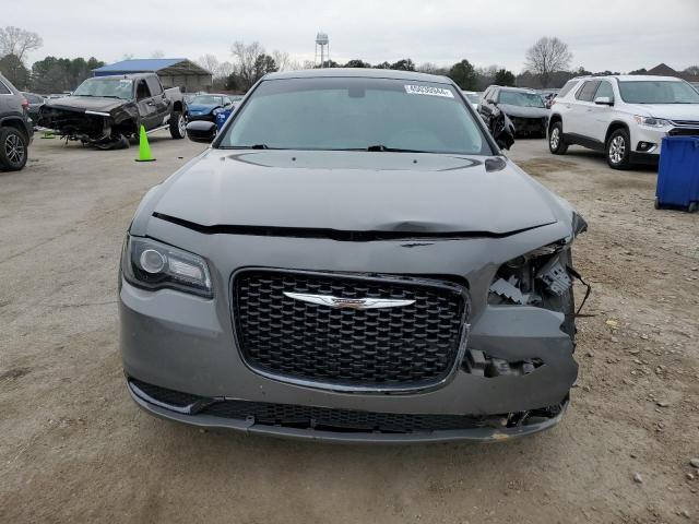 Photo 5 from auction – 2017 CHRYSLER 300 LIMITE with VIN 2C3CCAAG9HH647319