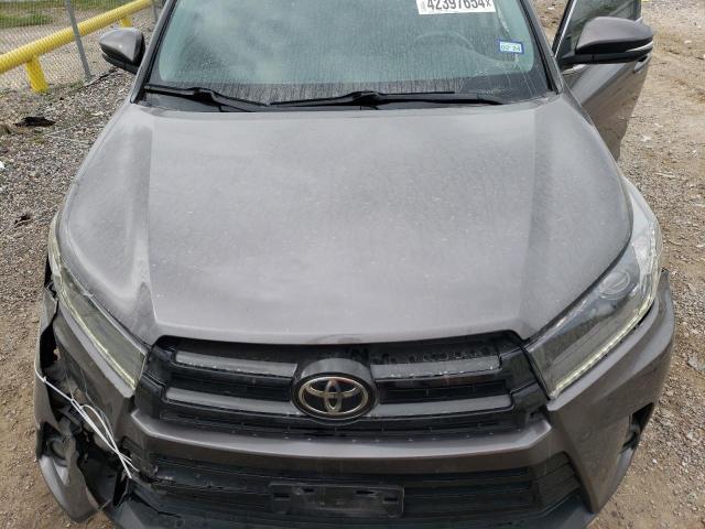 Photo 11 from auction – 2019 TOYOTA HIGHLANDER with VIN 5TDKZRFH4KS571314