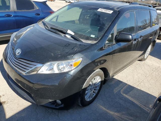 TOYOTA SIENNA XLE 2017 with VIN 5TDYZ3DC3HS789039 - Photo from auction