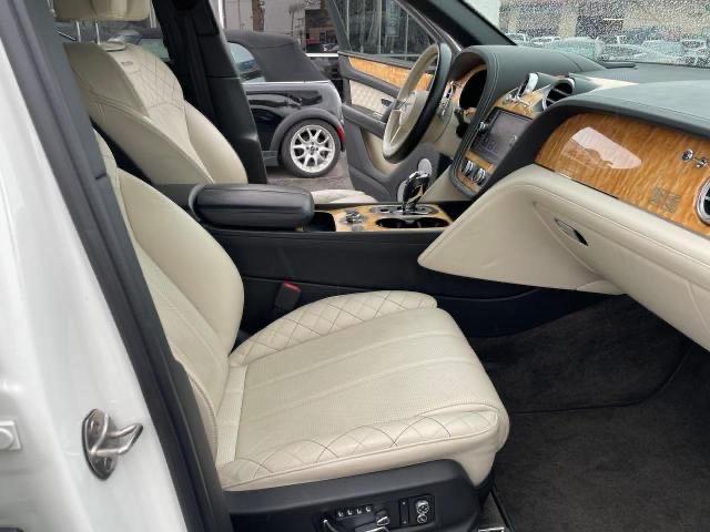 Photo 5 from auction – 2017 BENTLEY BENTAYGA with VIN SJAAC2ZV3HC012659