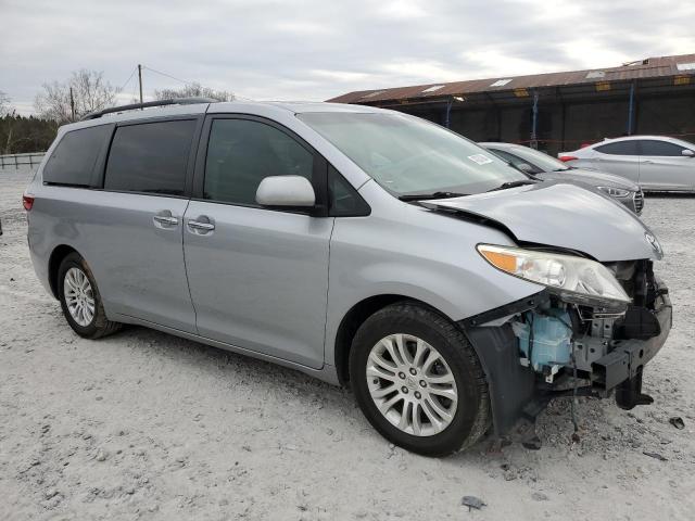 Photo 4 from auction – 2017 TOYOTA SIENNA XLE with VIN 5TDYZ3DC0HS814236