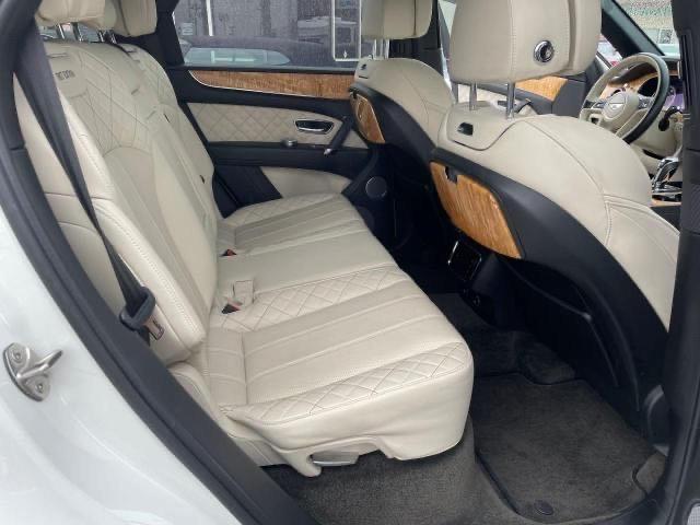 Photo 6 from auction – 2017 BENTLEY BENTAYGA with VIN SJAAC2ZV3HC012659