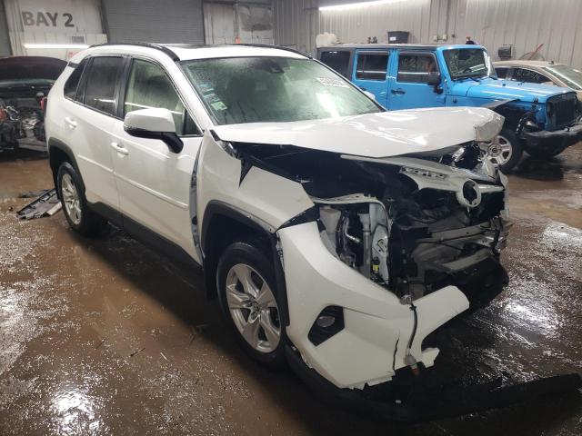 Photo 4 from auction – 2019 TOYOTA RAV4 XLE with VIN JTMP1RFV5KD043991