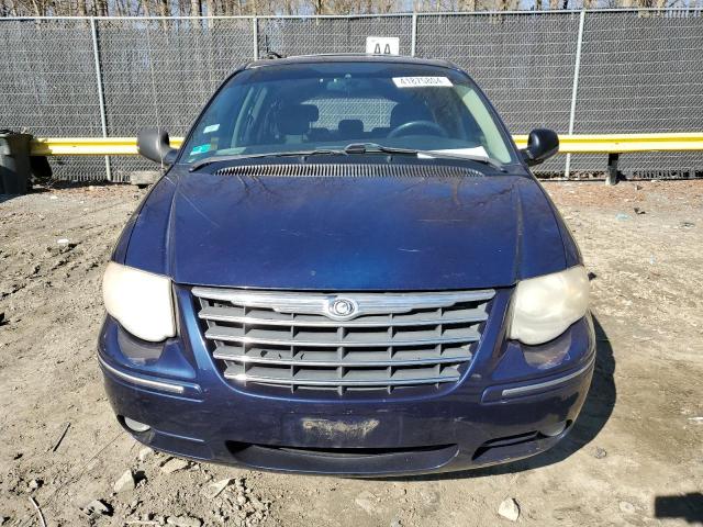 Photo 5 from auction – 2005 CHRYSLER TOWN & COU with VIN 2C8GP64L05R542373
