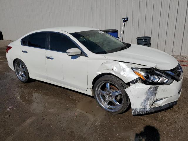 Photo 4 from auction – 2017 NISSAN ALTIMA 2.5 with VIN 1N4AL3AP7HC194373