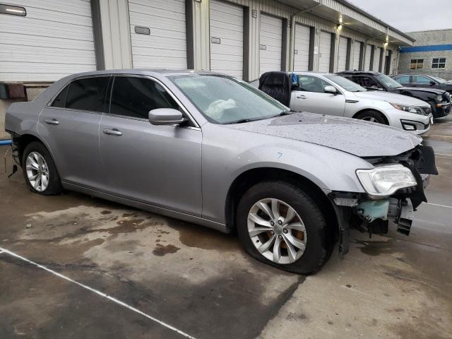 Photo 4 from auction – 2016 CHRYSLER 300 LIMITE with VIN 2C3CCAAG5GH243271