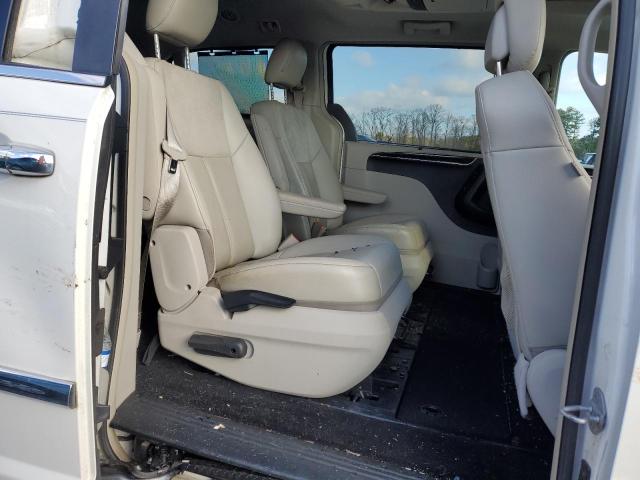 Photo 11 from auction – 2012 CHRYSLER TOWN & COU with VIN 2C4RC1GG1CR117345