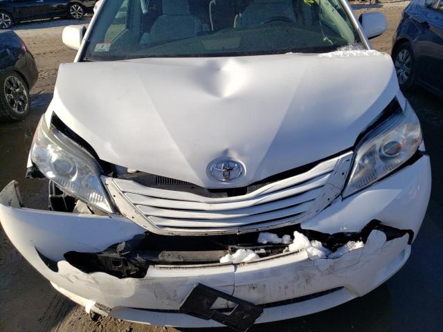 Photo 11 from auction – 2017 TOYOTA SIENNA LE with VIN 5TDKZ3DC2HS815510