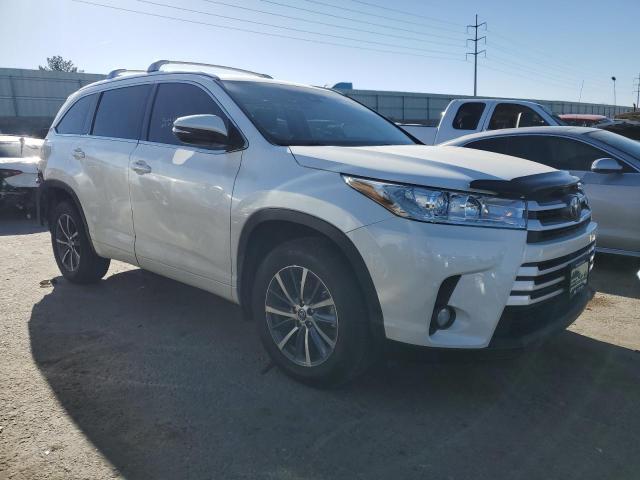 Photo 4 from auction – 2017 TOYOTA HIGHLANDER with VIN 5TDJZRFH1HS366957