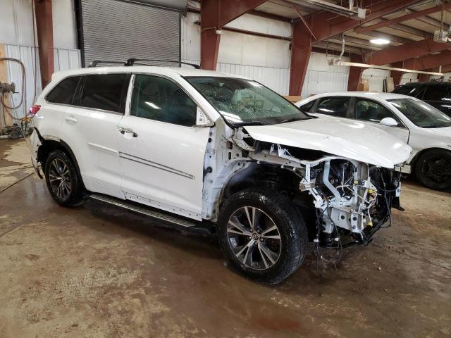 Photo 4 from auction – 2018 TOYOTA HIGHLANDER with VIN 5TDBZRFH0JS865629