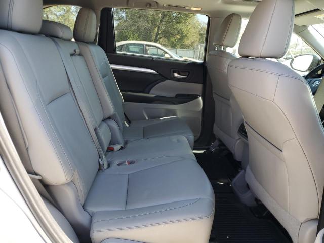 Photo 11 from auction – 2016 TOYOTA HIGHLANDER with VIN 5TDJKRFH3GS324292