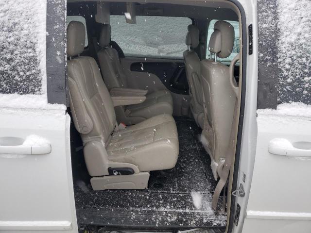 Photo 11 from auction – 2016 CHRYSLER TOWN & COU with VIN 2C4RC1AG5GR253556