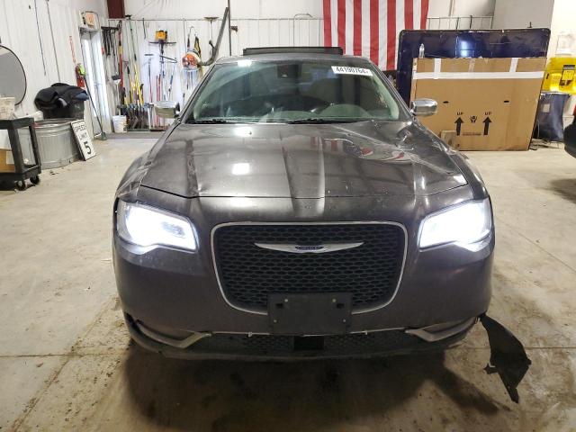 Photo 5 from auction – 2018 CHRYSLER 300 LIMITE with VIN 2C3CCAKG7JH296639