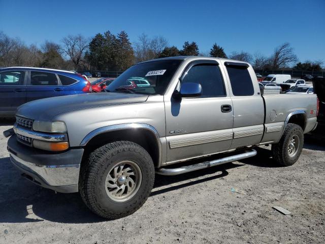 CHEVROLET SILVERADO 2000 with VIN 1GCEK19T1YE221995 - Photo from auction