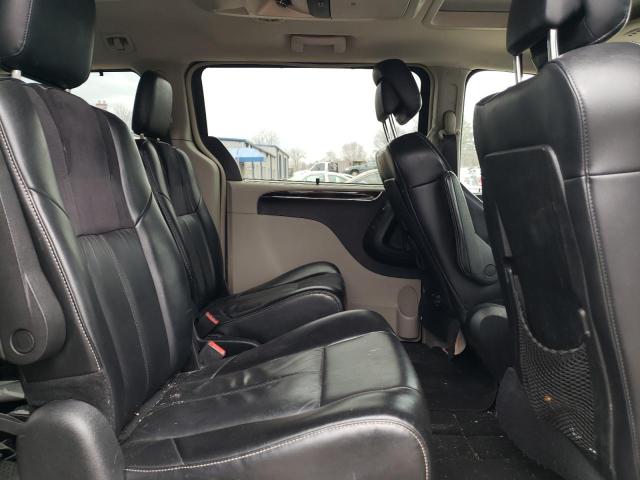 Photo 11 from auction – 2015 CHRYSLER TOWN & COU with VIN 2C4RC1GG7FR697303