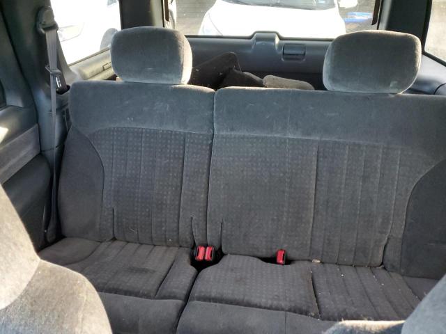 Photo 10 from auction – 2002 CHEVROLET BLAZER with VIN 1GNDT13W52K237936