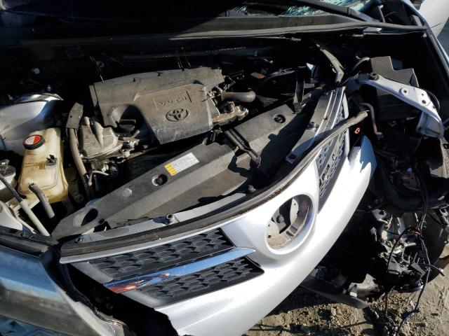 Photo 11 from auction – 2015 TOYOTA RAV4 LE with VIN JTMZFREV9FJ045942