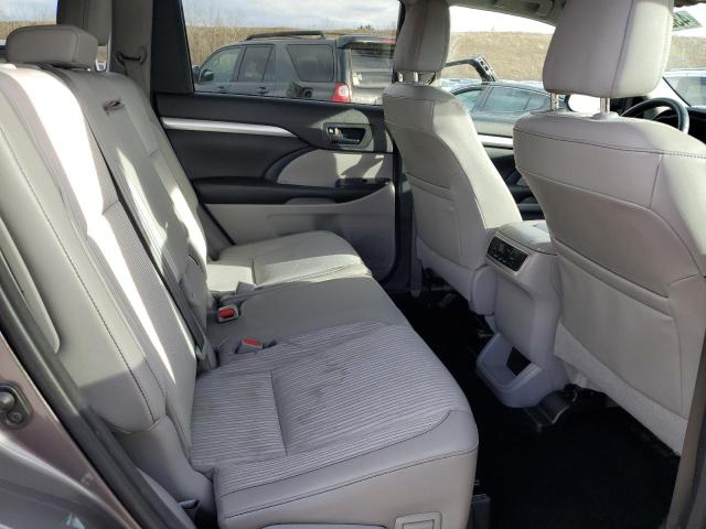 Photo 11 from auction – 2016 TOYOTA HIGHLANDER with VIN 5TDBKRFH9GS281162