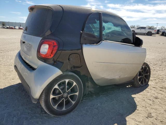Photo 3 from auction – 2016 SMART FORTWO with VIN WMEFJ5DAXGK068359