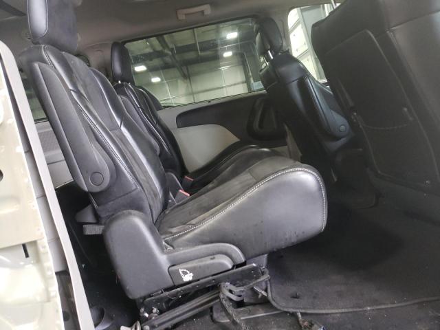 Photo 11 from auction – 2016 CHRYSLER TOWN & COU with VIN 2C4RC1JG7GR247404