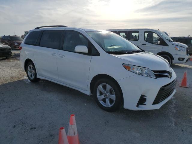 Photo 4 from auction – 2018 TOYOTA SIENNA LE with VIN 5TDKZ3DC8JS963649