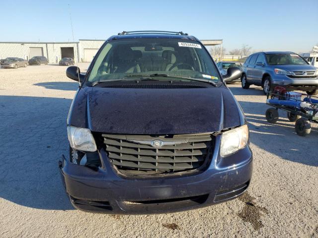 Photo 5 from auction – 2005 CHRYSLER TOWN & COU with VIN 1C4GP45R85B420058