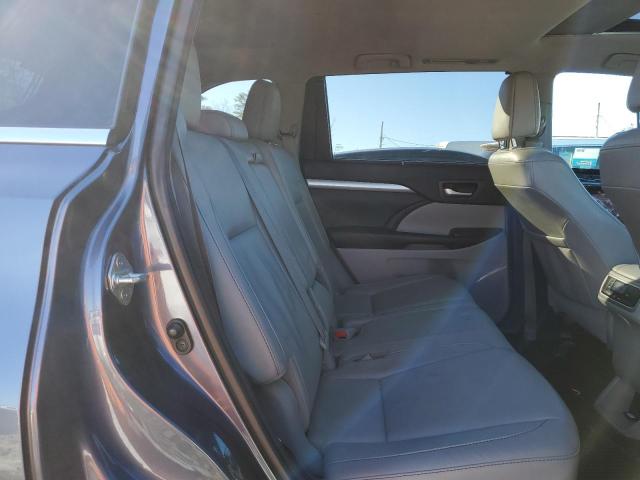 Photo 11 from auction – 2018 TOYOTA HIGHLANDER with VIN 5TDJZRFH5JS842729