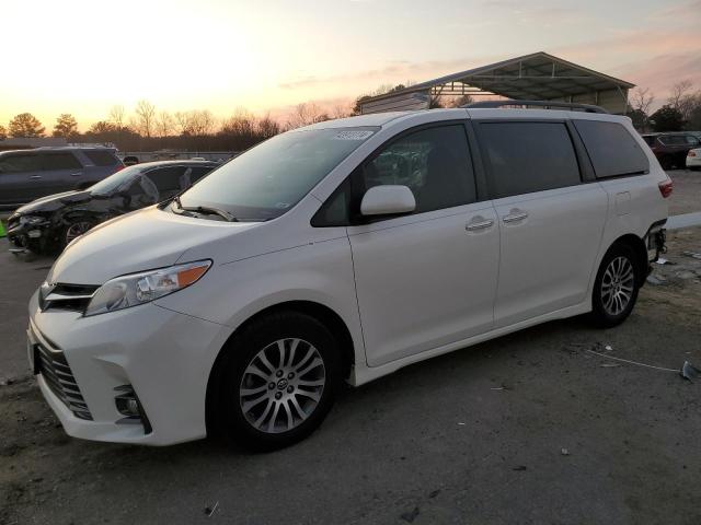 TOYOTA SIENNA XLE 2018 with VIN 5TDYZ3DC8JS962222 - Photo from auction