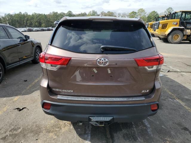 Photo 6 from auction – 2019 TOYOTA HIGHLANDER with VIN 5TDKZRFH6KS306085