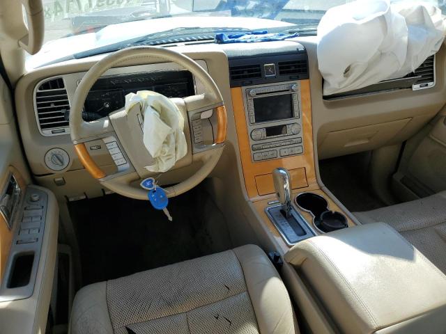Photo 8 from auction – 2010 LINCOLN NAVIGATOR with VIN 5LMJJ2H5XAEJ07048
