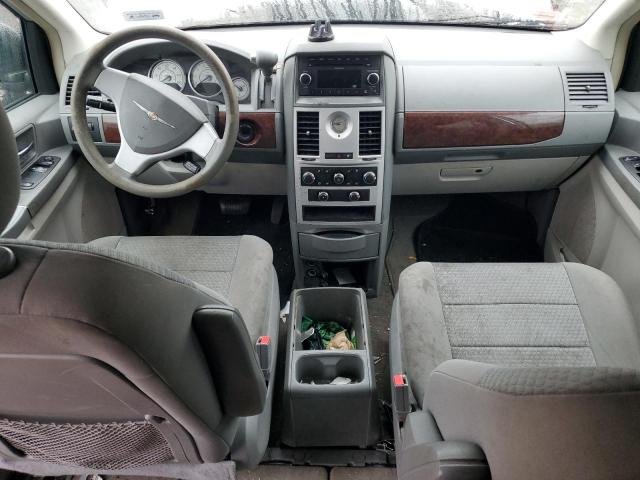 Photo 8 from auction – 2010 CHRYSLER TOWN & COU with VIN 2A4RR4DE1AR136200