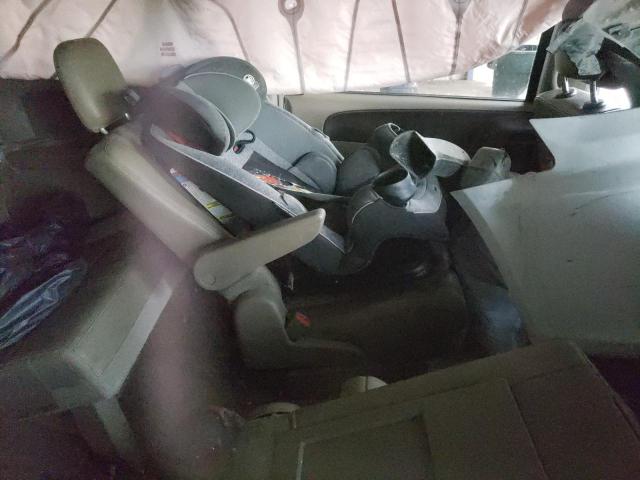 Photo 11 from auction – 2016 CHRYSLER TOWN & COU with VIN 2C4RC1BG8GR245773