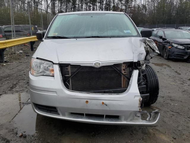 Photo 5 from auction – 2010 CHRYSLER TOWN & COU with VIN 2A4RR4DE1AR136200