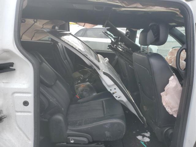 Photo 10 from auction – 2014 CHRYSLER TOWN & COU with VIN 2C4RC1HG3ER199855