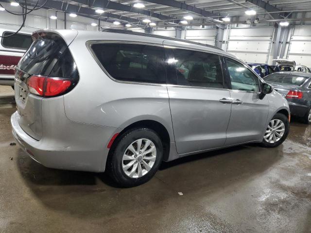 Photo 3 from auction – 2017 CHRYSLER PACIFICA T with VIN 2C4RC1DG2HR522402