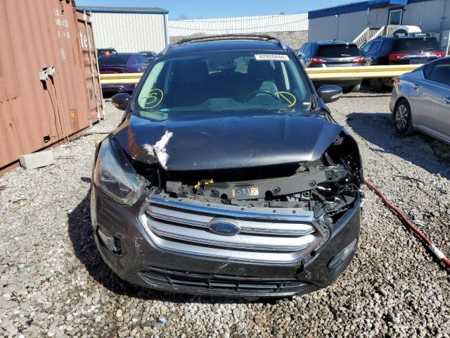 Zdjęcie 5 z aukcji – 2017 FORD ESCAPE TIT z VIN 1FMCU0J92HUD03733